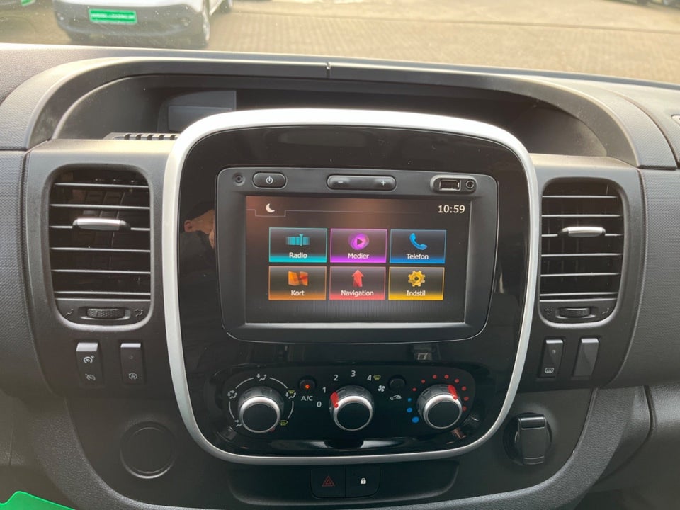 Renault Trafic T29 2,0 dCi 145 L2H2