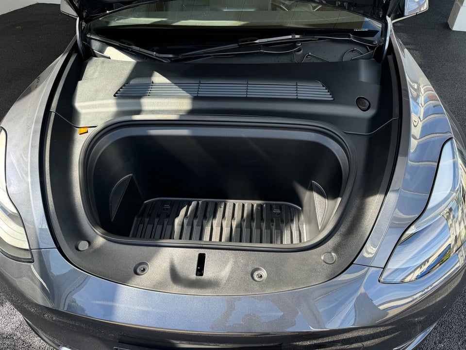 Tesla Model Y Long Range AWD 5d