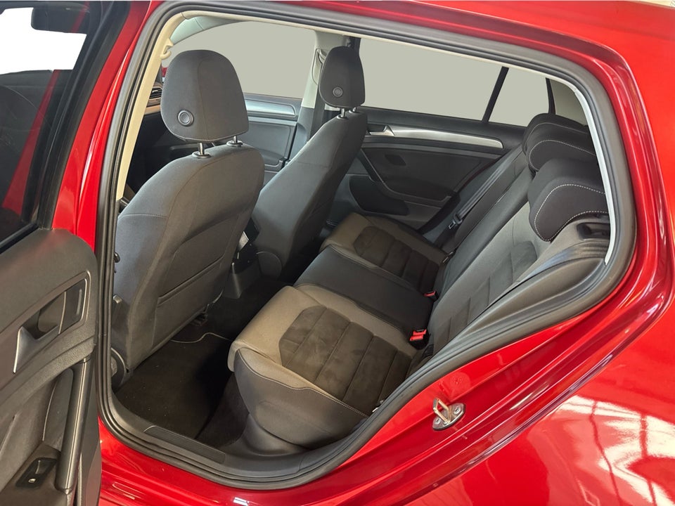 VW Golf VII 1,6 TDi 110 Comfortline 5d