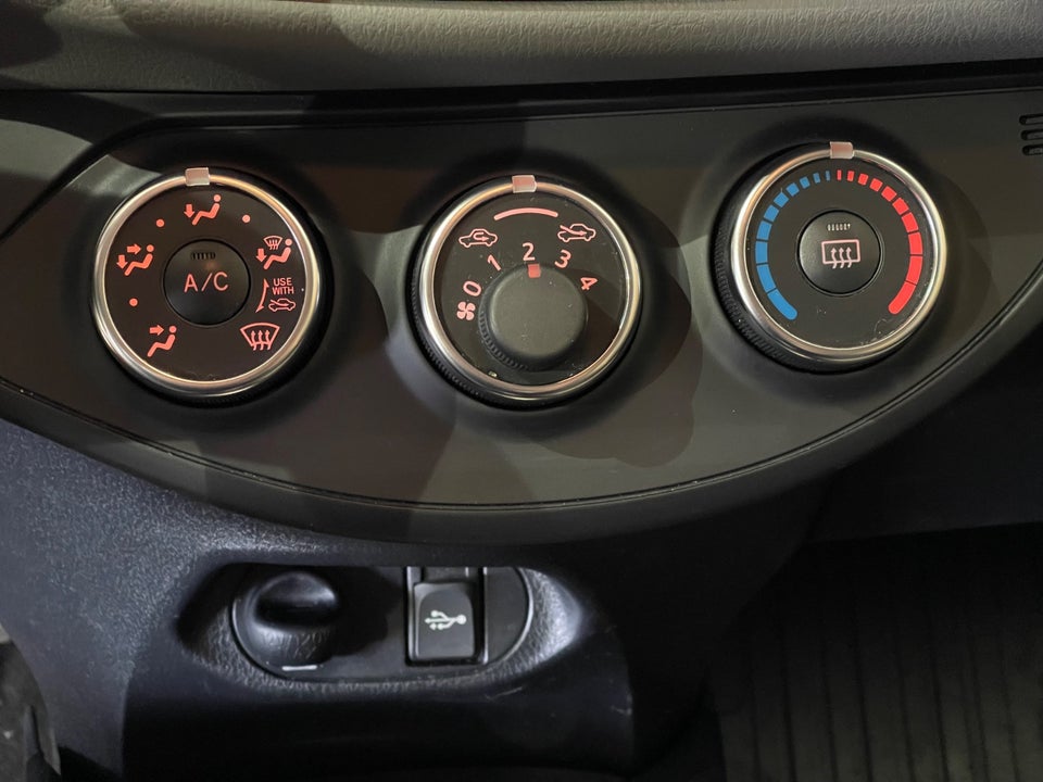 Toyota Yaris 1,0 VVT-i T2 5d