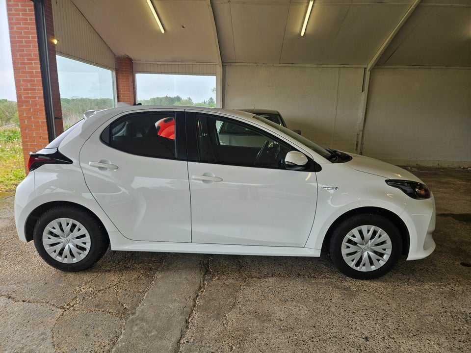 Toyota Yaris 1,5 Hybrid H1 e-CVT 5d