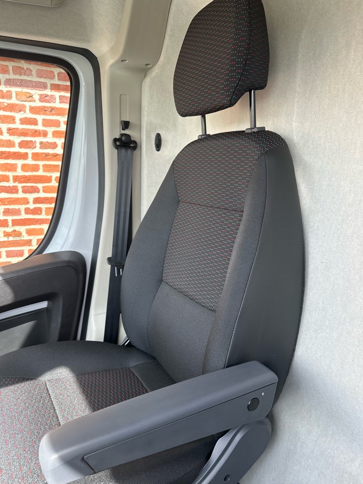 Peugeot Boxer 335 2,2 BlueHDi 140 L3H2 Premium