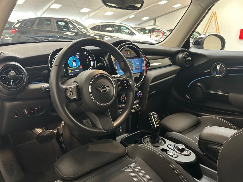 MINI Cooper SE Essential 3d