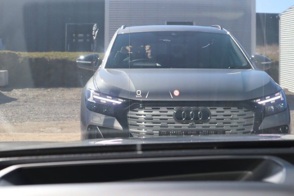 Audi Q4 e-tron 45 S-line quattro 5d