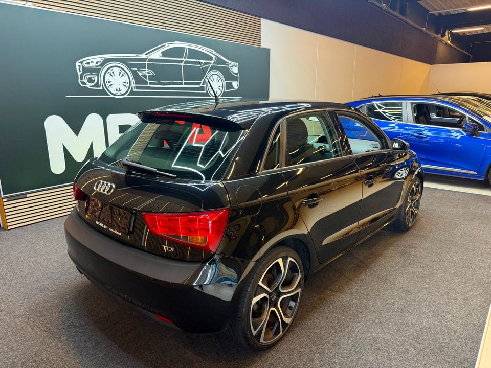 Audi A1 1,6 TDi 90 Attraction Sportback 5d