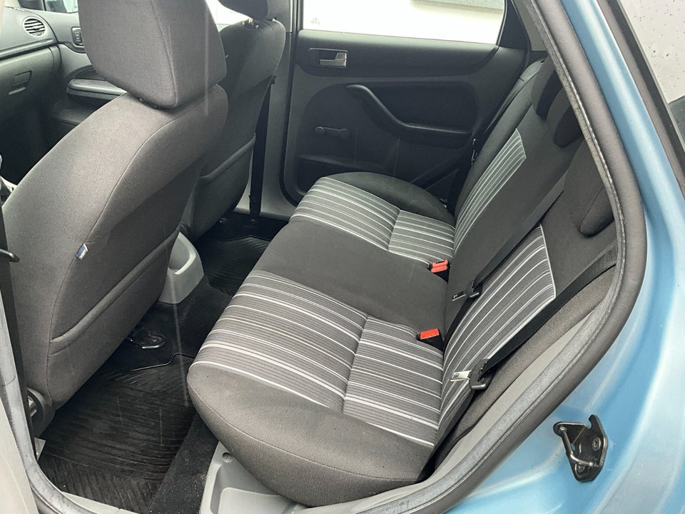 Ford Focus 1,6 Ambiente 3d