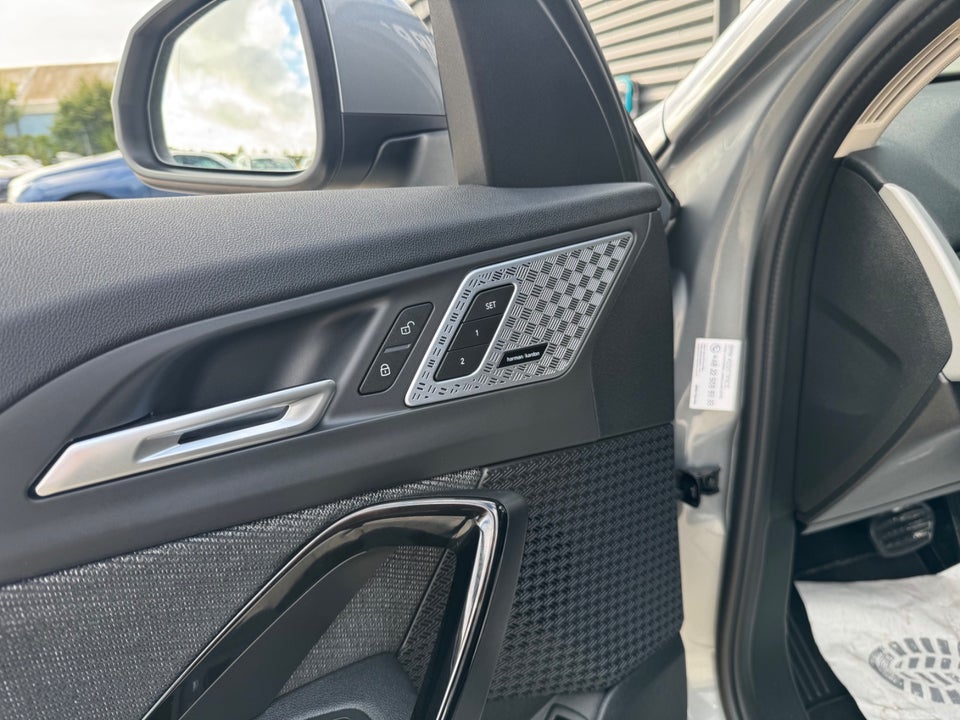 BMW iX2 eDrive20 5d