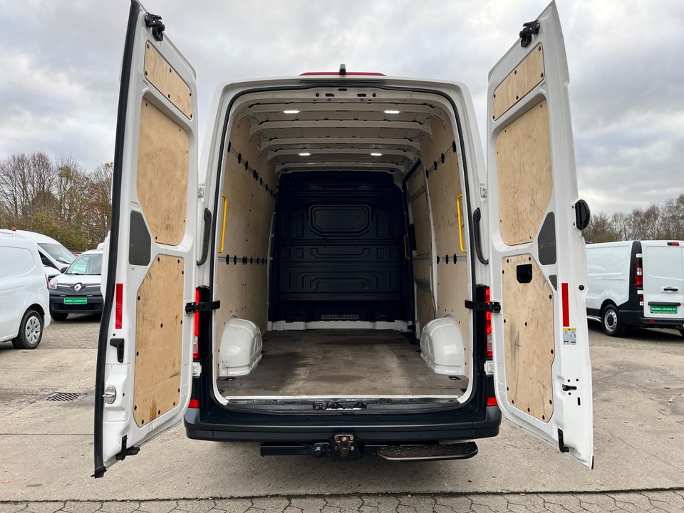 VW Crafter 30 2,0 TDi 177 Kassevogn L3H2