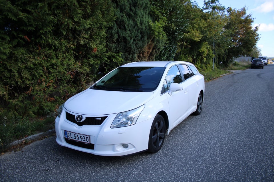 Toyota Avensis 1,6 VVT-i T1 stc. 5d
