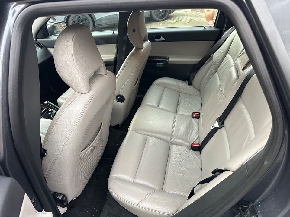 Volvo V50 2,4i Summum aut. 5d