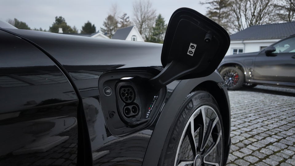 Porsche Taycan 4 Performance+ Cross Turismo 5d