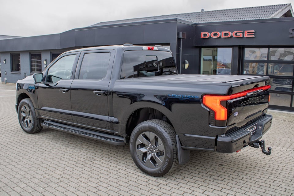 Ford F-150 131 Lightning Lariat Extended Range 4d