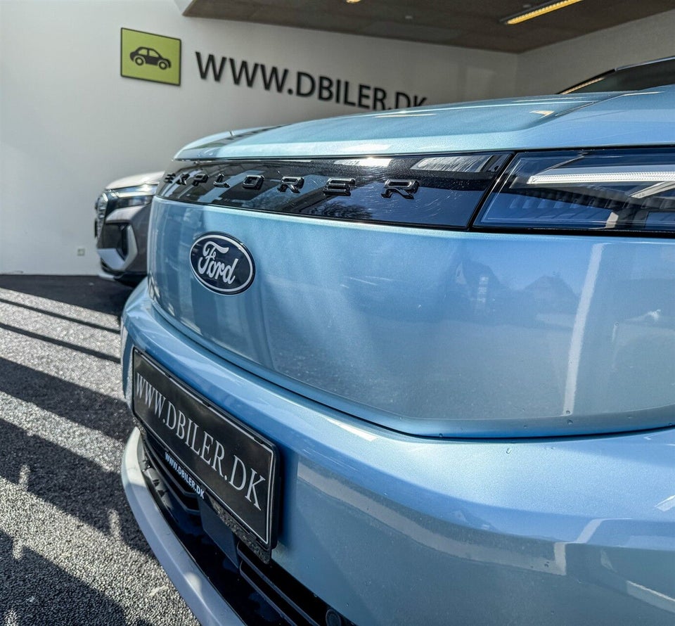 Ford Explorer 79 Select Extended Range AWD 5d