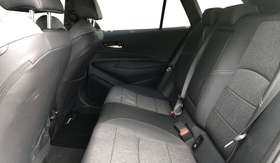 Toyota Corolla 1,8 Hybrid Style Touring Sports e-CVT 5d