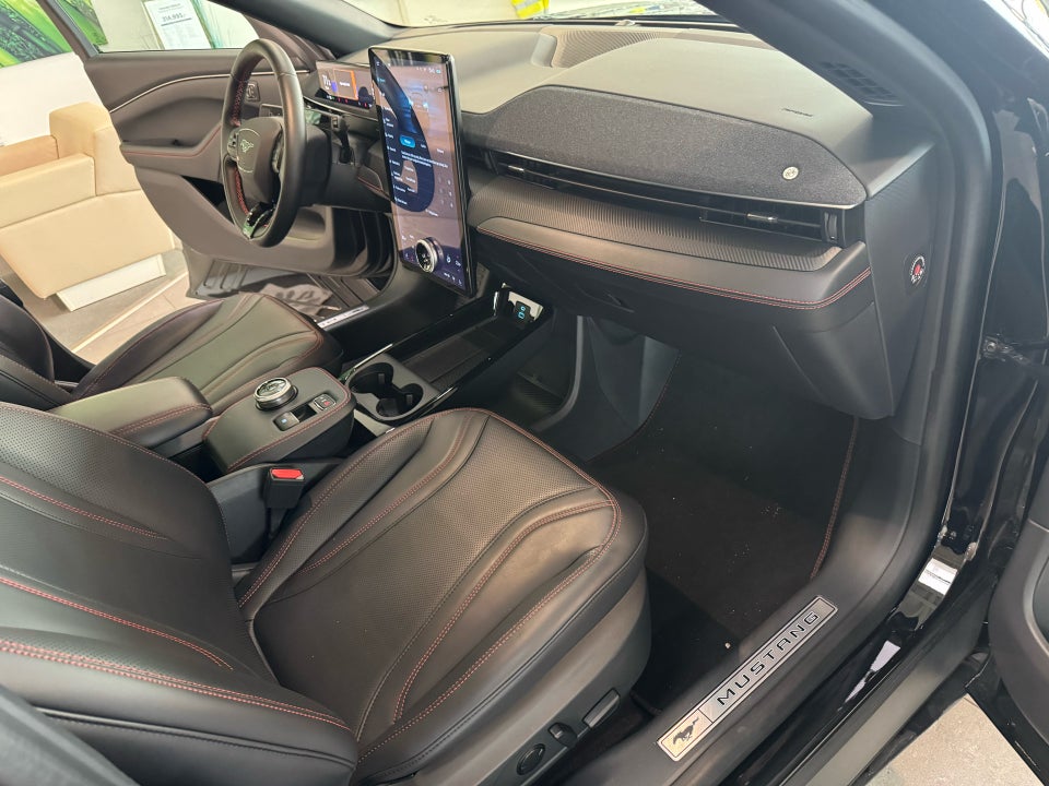 Ford Mustang Mach-E 98 Premium Extended Range AWD 5d