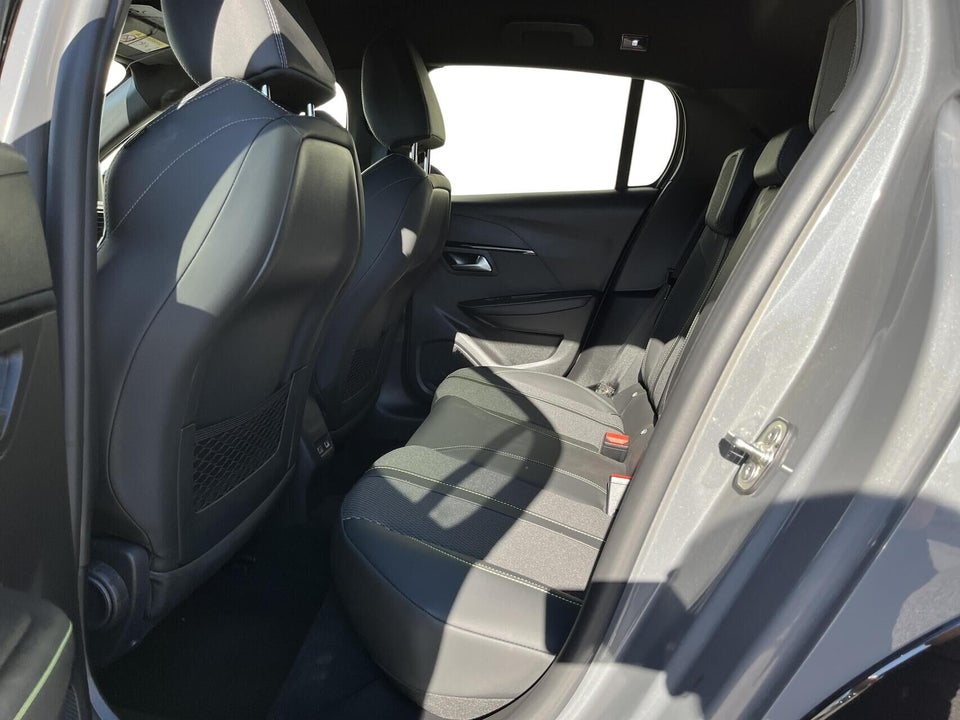 Peugeot e-208 54 GT 5d