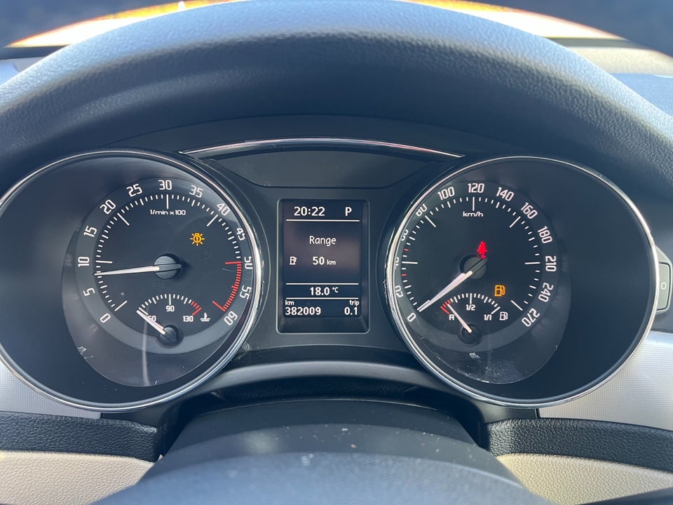 Skoda Superb 2,0 TDi 170 Elegance Combi DSG 5d