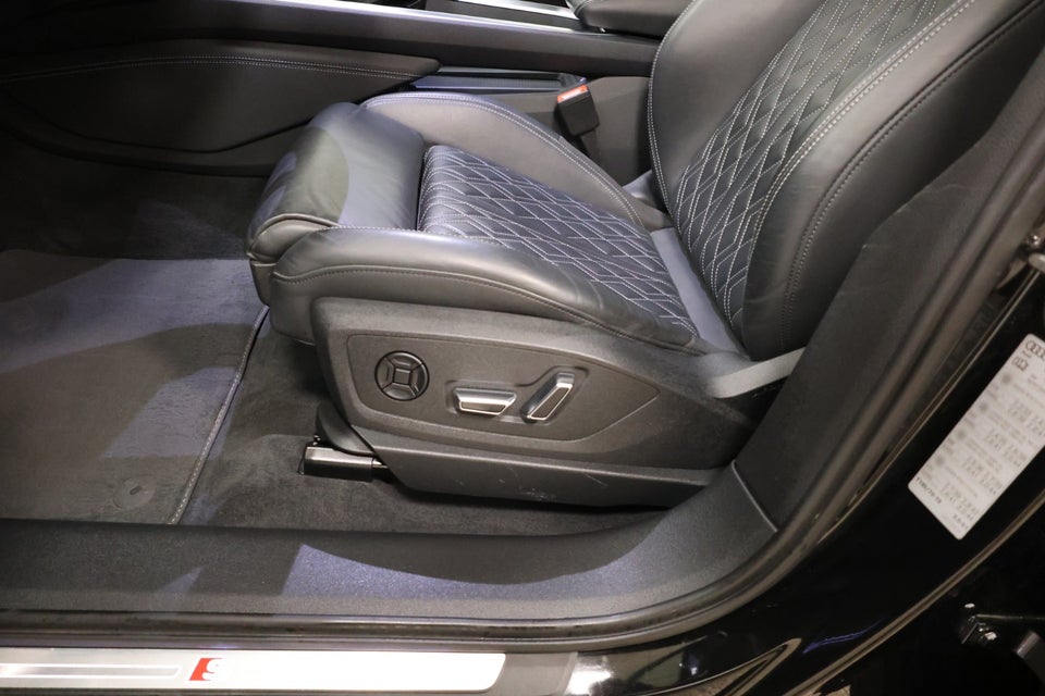 Audi Q8 e-tron 55 S-line quattro 5d