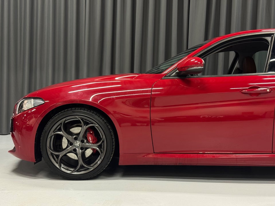 Alfa Romeo Giulia 2,0 T 200 Super aut. 4d