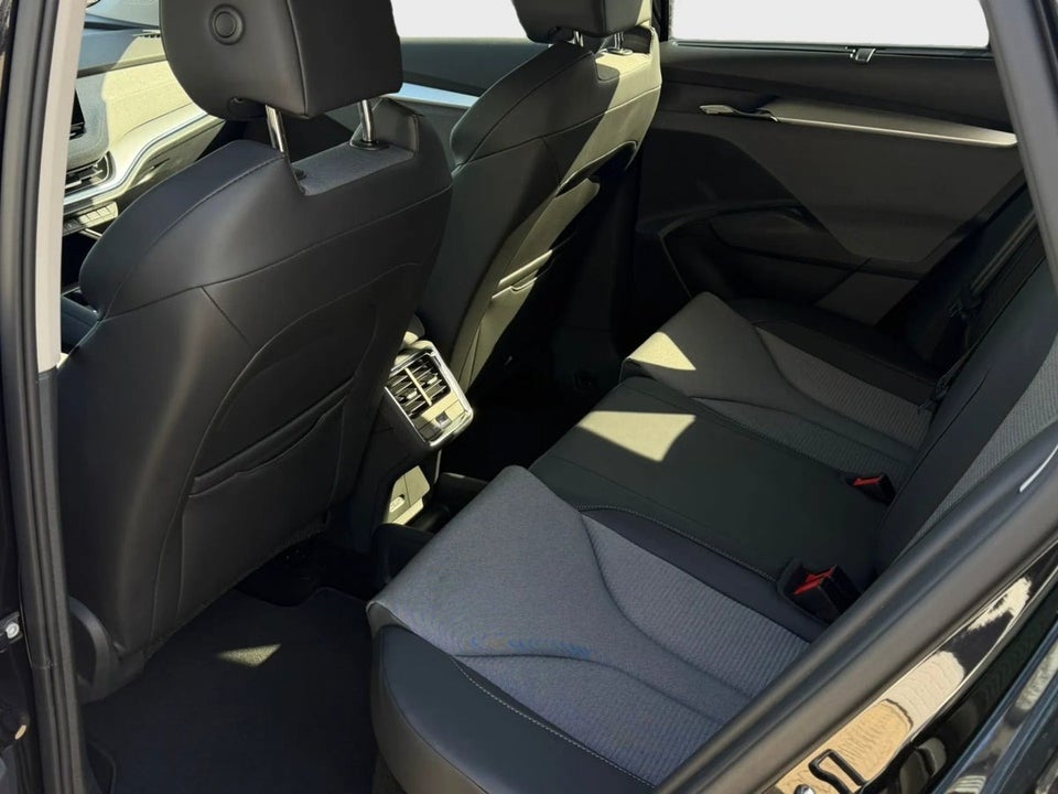 Skoda Enyaq 60 iV Loft 5d