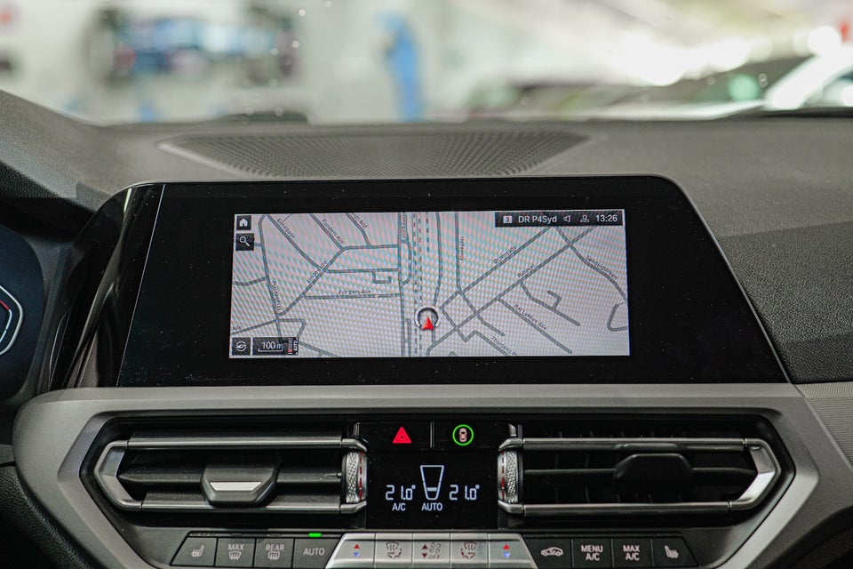 BMW 320d 2,0 Connected aut. 4d