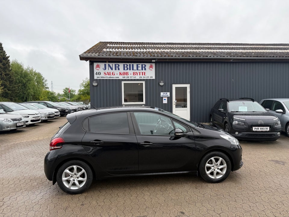 Peugeot 208 1,2 VTi 82 Allure Sky 5d