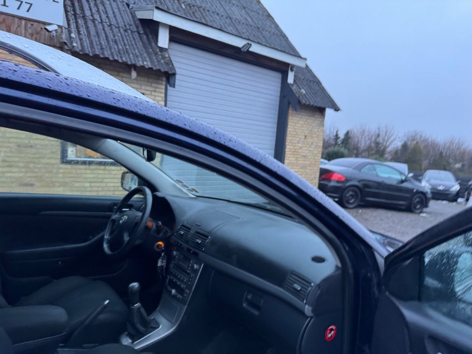 Toyota Avensis 1,8 Sol+ stc. 5d