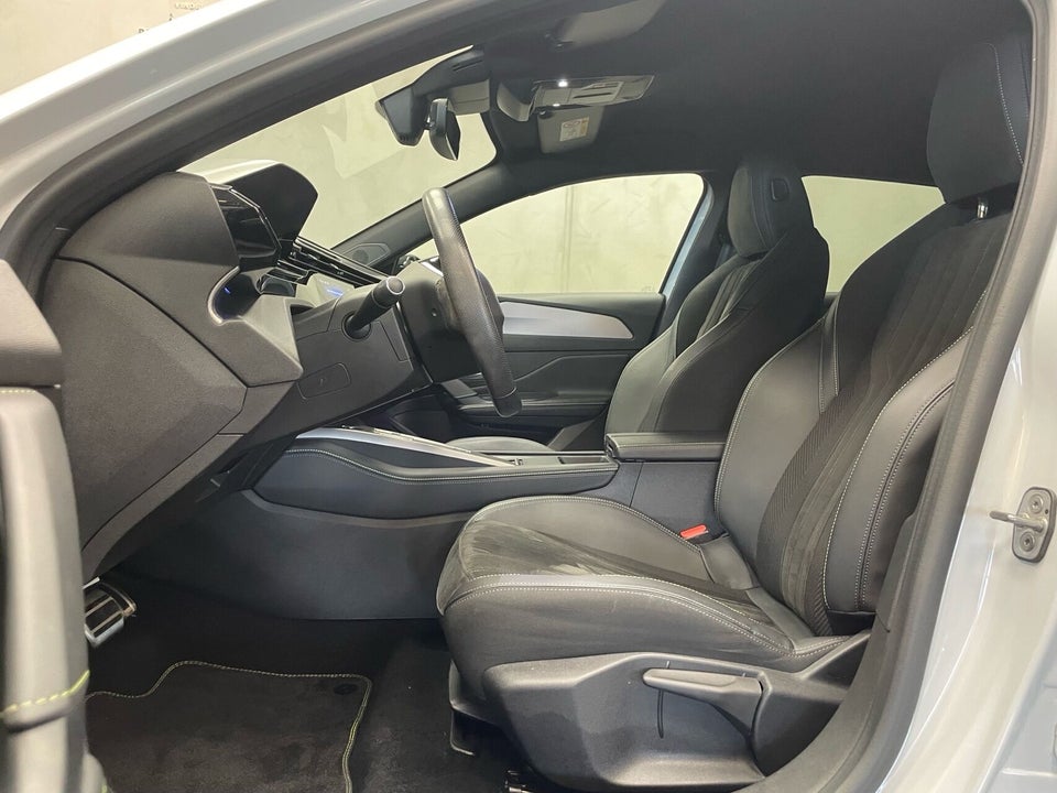 Peugeot e-308 54 GT 5d