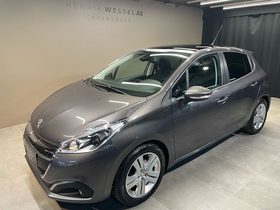 Peugeot 208 1,2 PureTech 110 Signatue Sky 5d