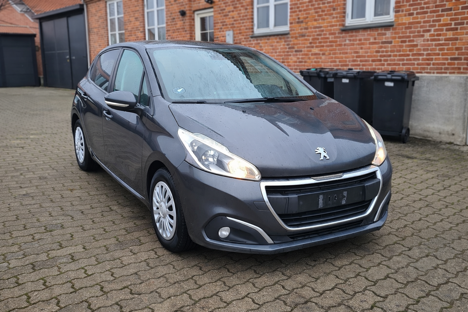 Peugeot 208 1,6 BlueHDi 100 Chili Sky 5d