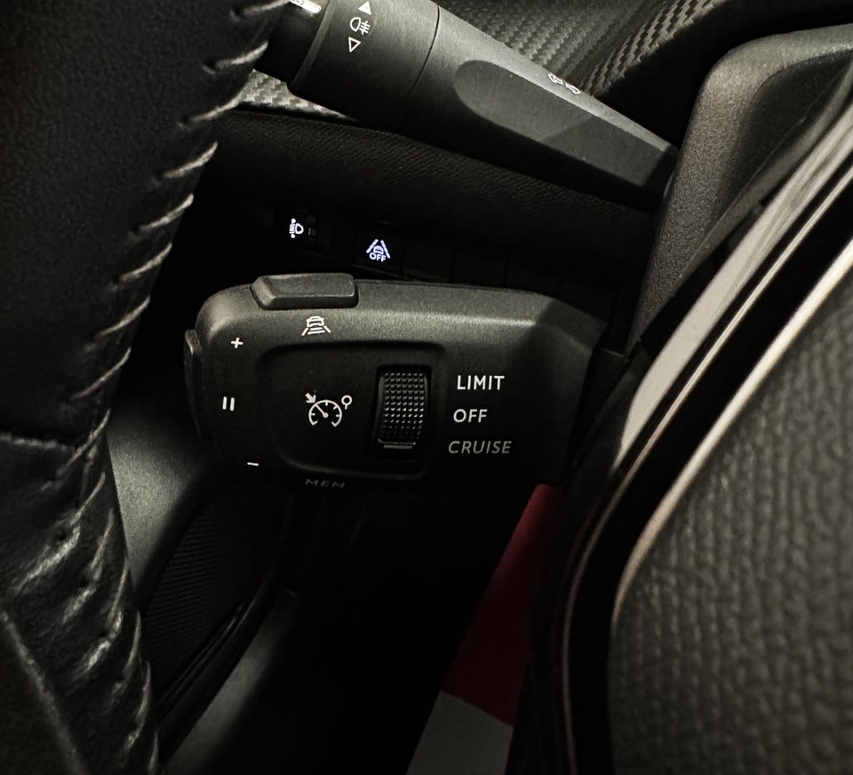 Peugeot 208 1,5 BlueHDi 100 Allure Sky 5d