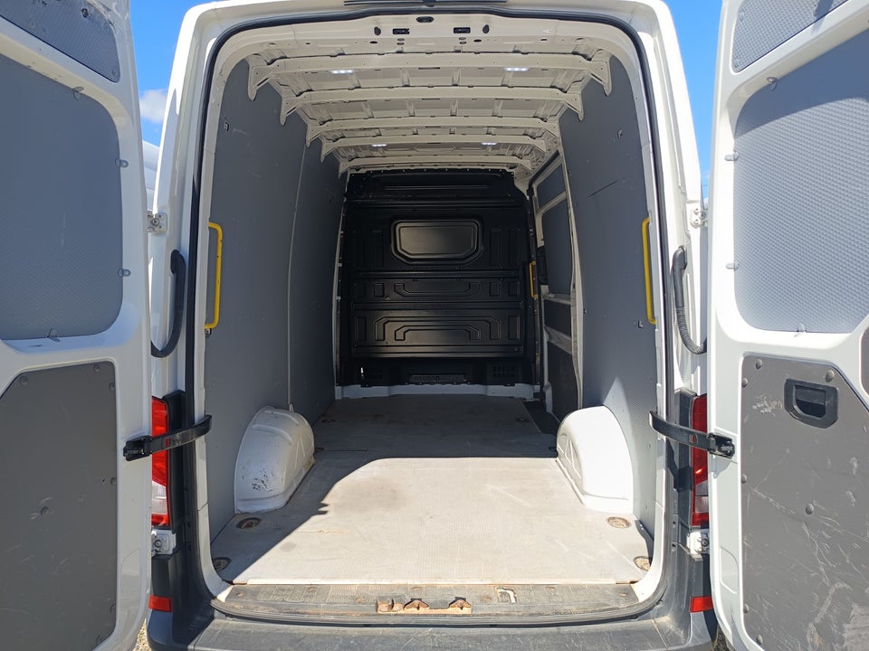 VW Crafter 30 2,0 TDi 102 Kassevogn L3H2
