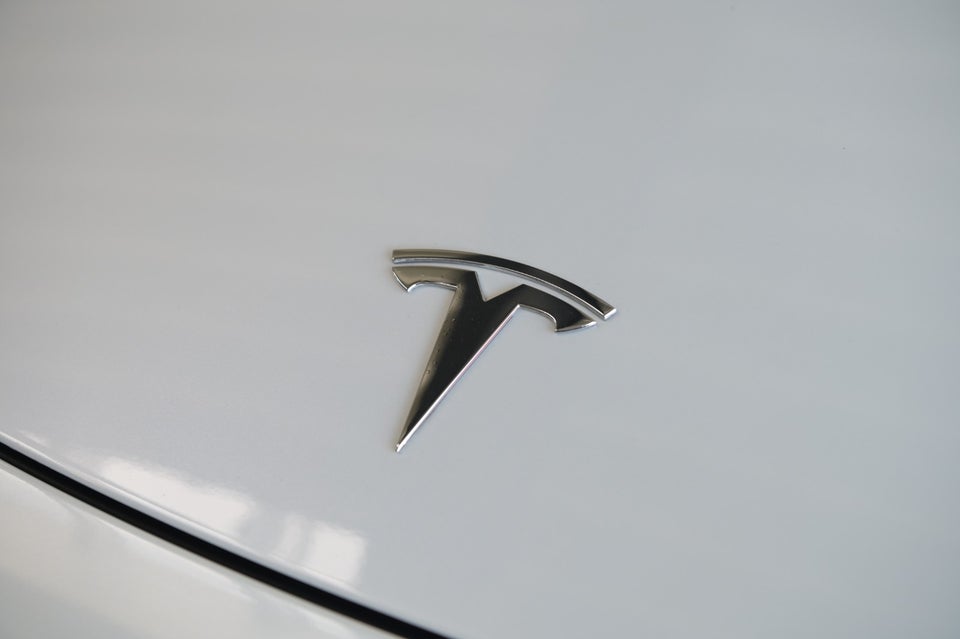 Tesla Model Y Long Range AWD 5d