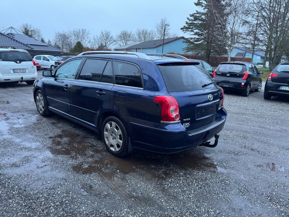 Toyota Avensis 1,8 Sol+ stc. 5d