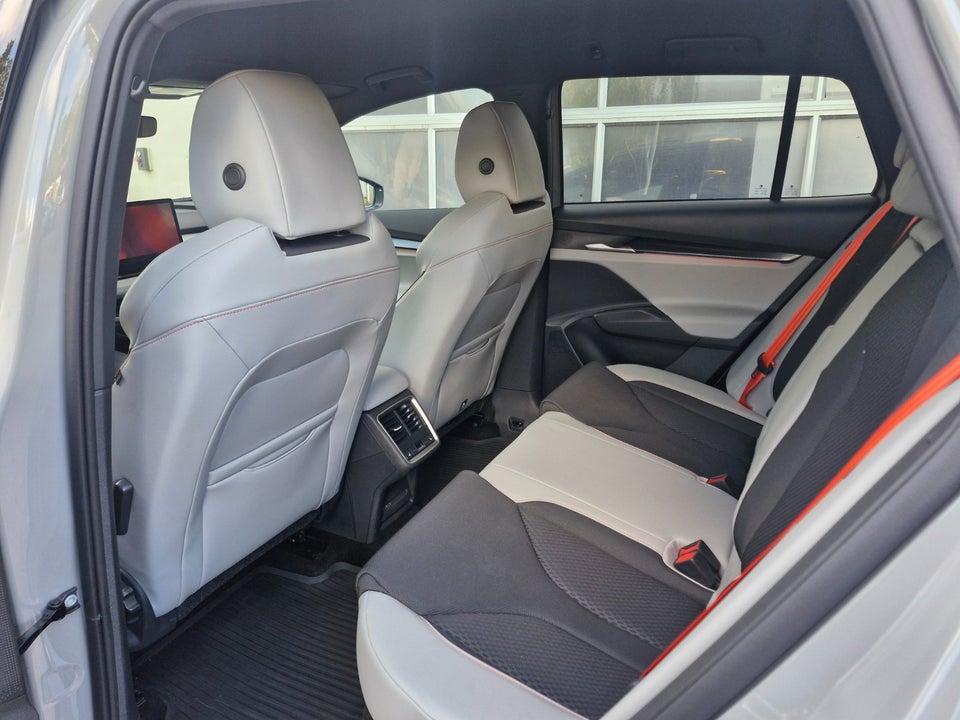Skoda Elroq 85 iV Lodge 5d