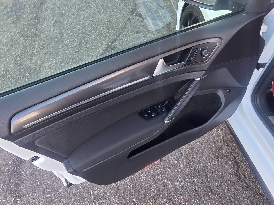 VW Golf VII 1,4 GTE DSG 5d