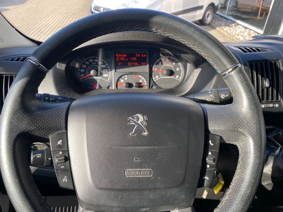 Peugeot Boxer 330 2,2 BlueHDi 140 L2H2 Premium