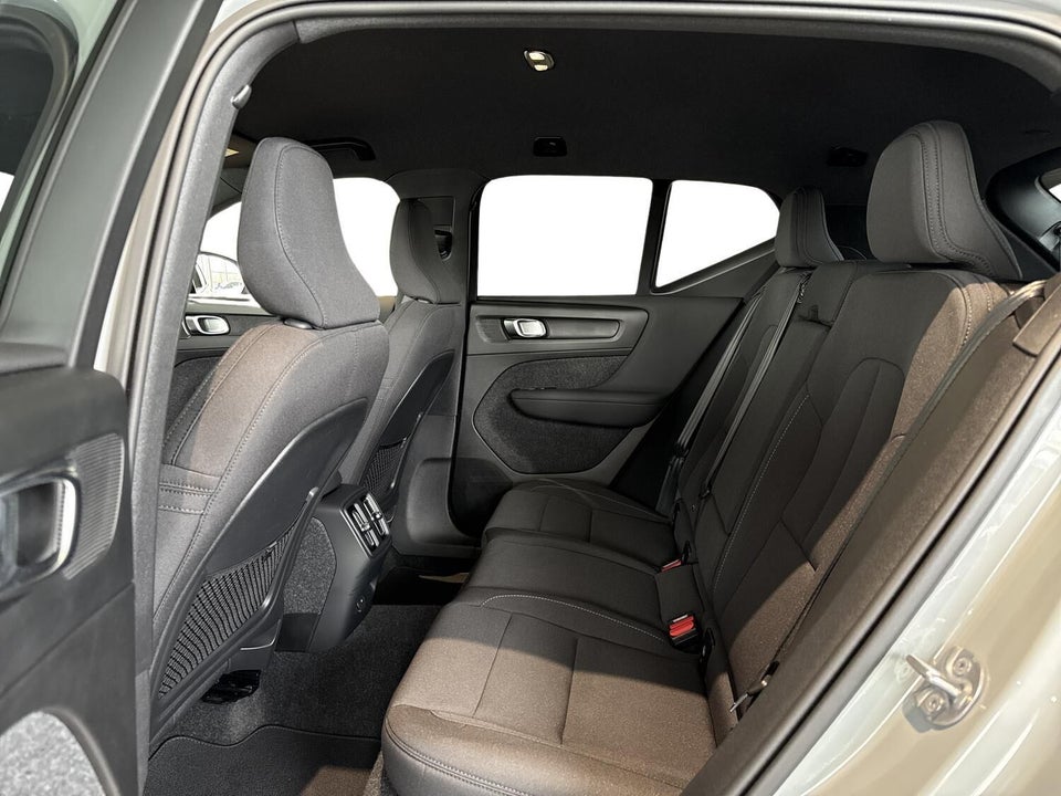 Volvo EX40 Extended Range Black Edition 5d