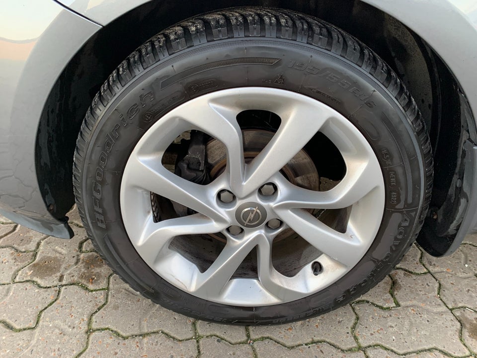 Opel Corsa 1,4 16V Sport 5d