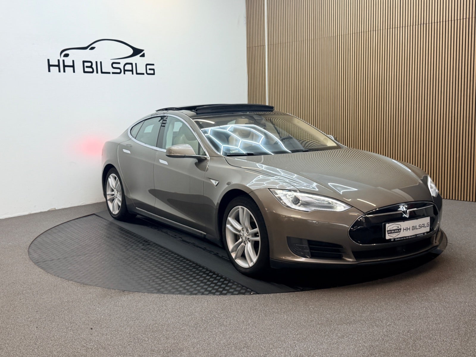 Tesla Model S 70D 334ch - Supercharge gratuite SC01 - Toit ouvrant - Jantes 19" - Régulateur adaptatif