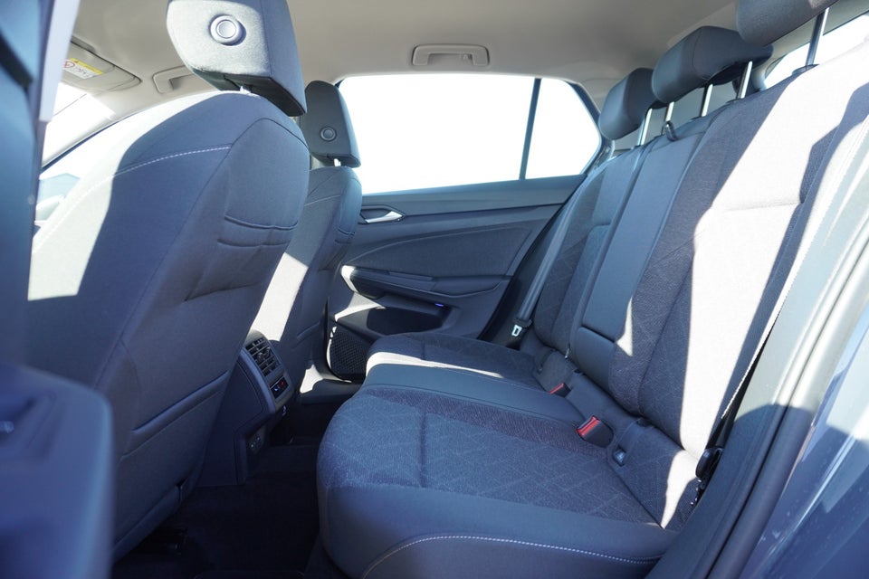 VW Golf VIII 1,5 eTSi 130 Life DSG 5d