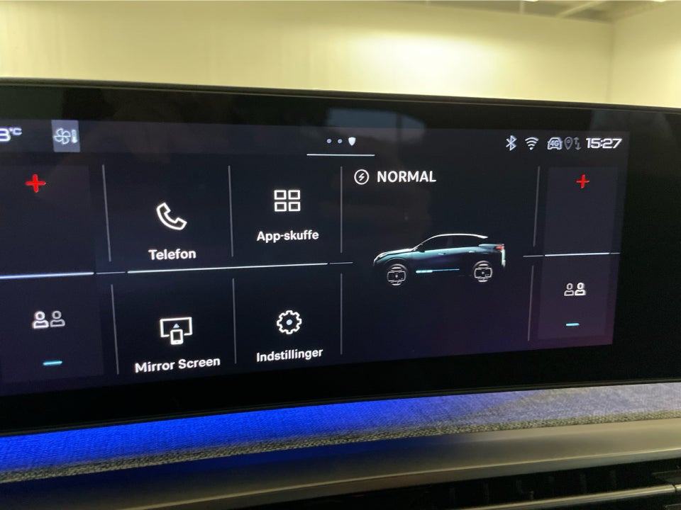 Peugeot e-3008 77 GT Pack 5d