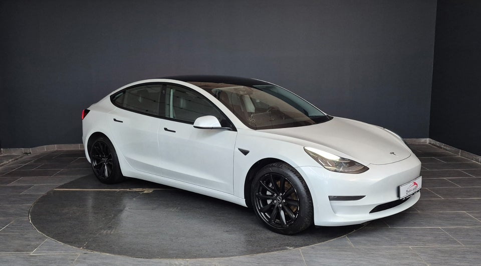 Tesla Model 3 Long Range AWD 4d