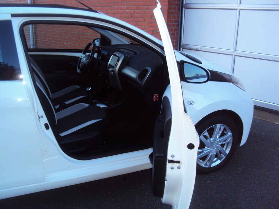 Toyota Aygo 1,0 VVT-i x-sky 5d