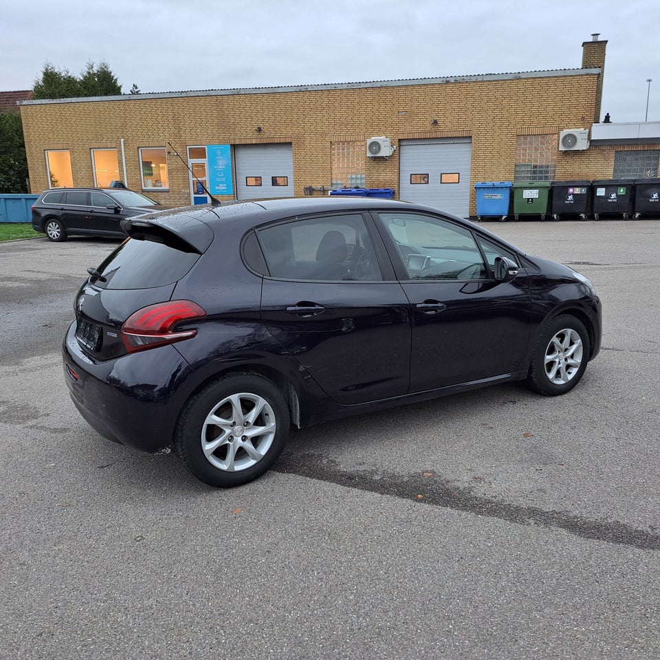 Peugeot 208 1,2 VTi 82 Allure Sky 5d