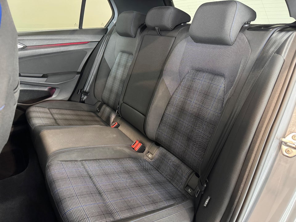 VW Golf VIII 1,4 GTE DSG 5d