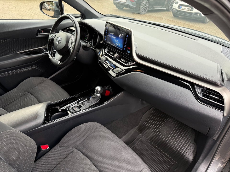 Toyota C-HR 1,8 Hybrid C-LUB Premium CVT 5d