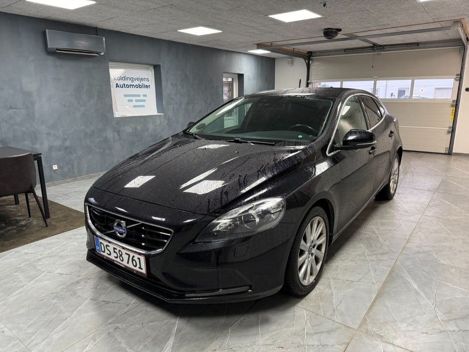 Volvo V40 1,6 D2 115 Momentum aut. 5d