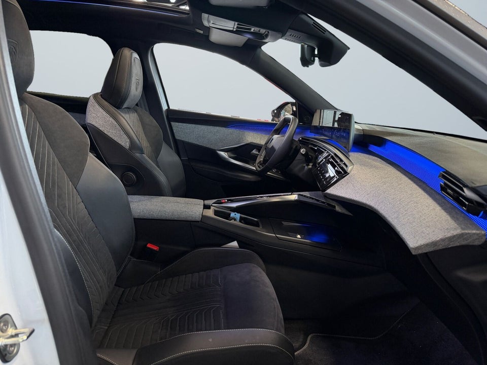 Peugeot e-3008 77 GT Pack 5d