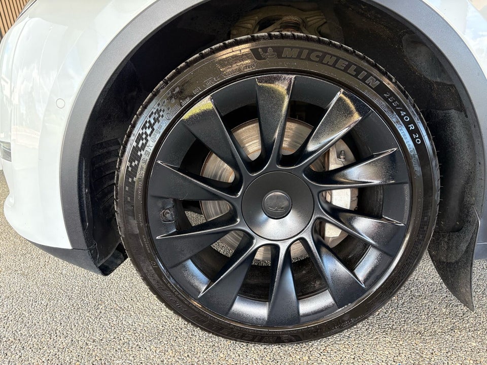 Tesla Model Y Long Range AWD 5d